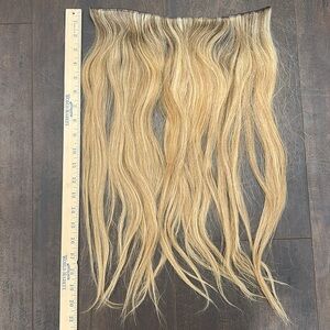Blonde hair extensions